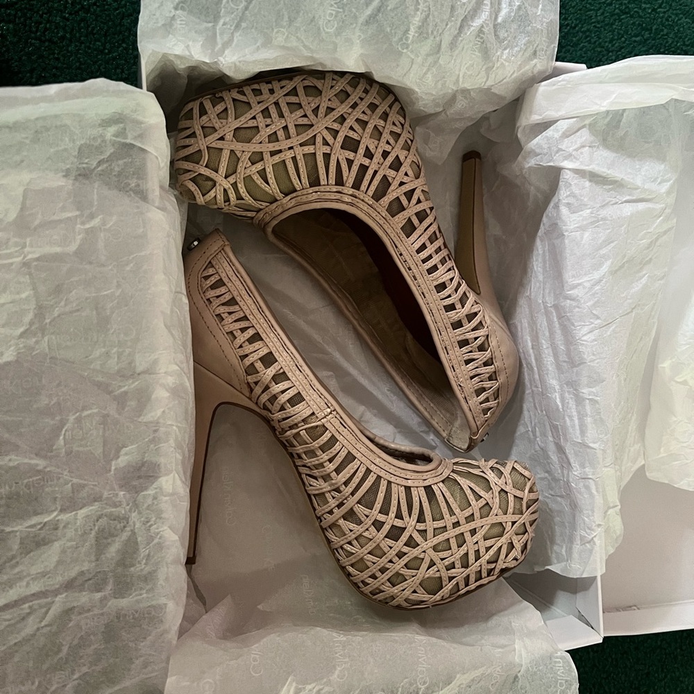 Calvin Klein nude pumps size 7